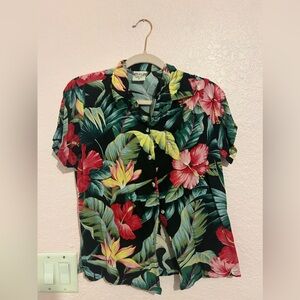Women’s size small button up Hawaiian shirt.